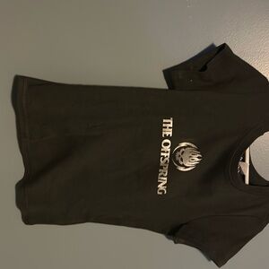 T-shirt with the off spring on it